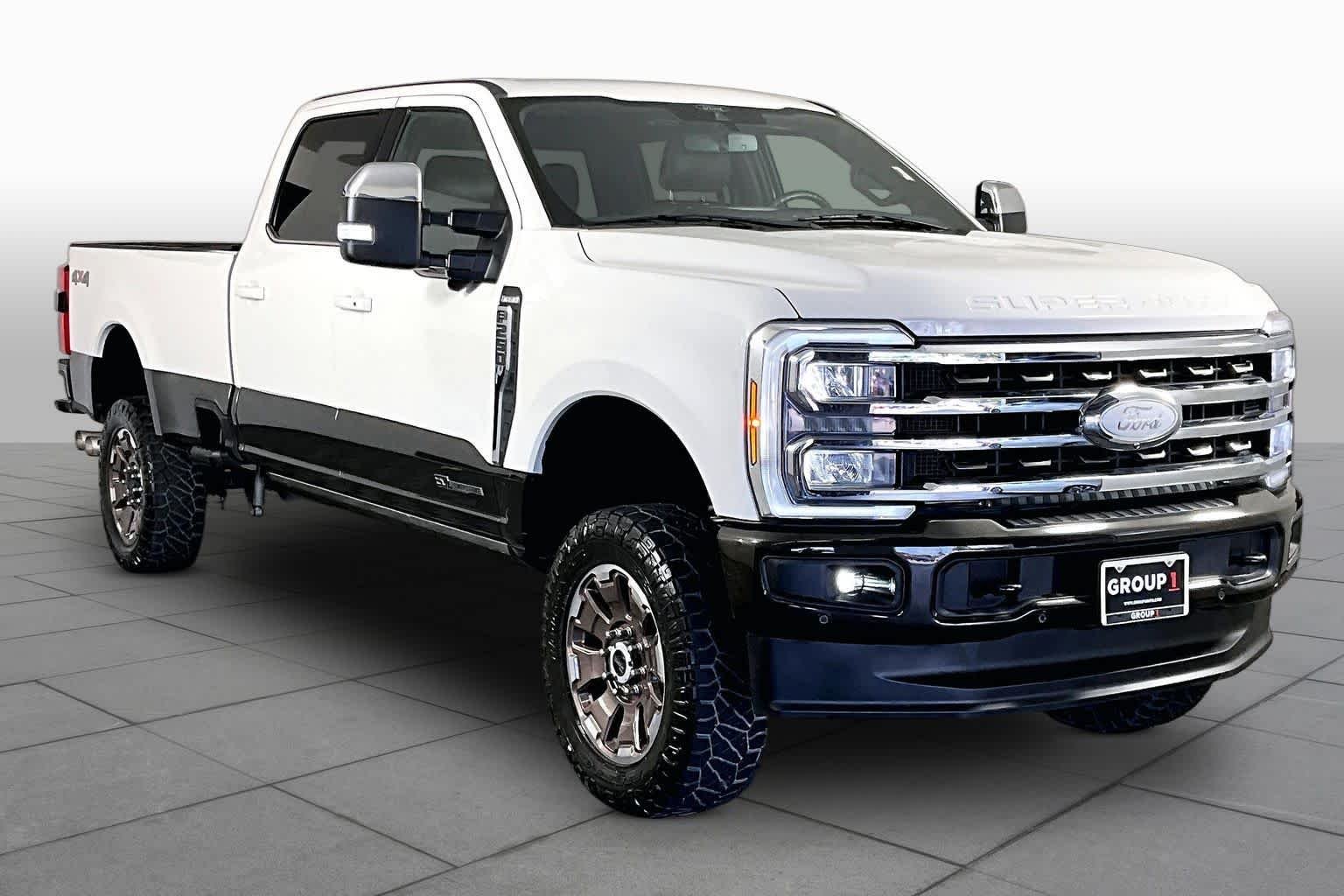 Used 2024 Star White Metallic Tri-Coat/Darkened Bronze Ford King Ranch image 3