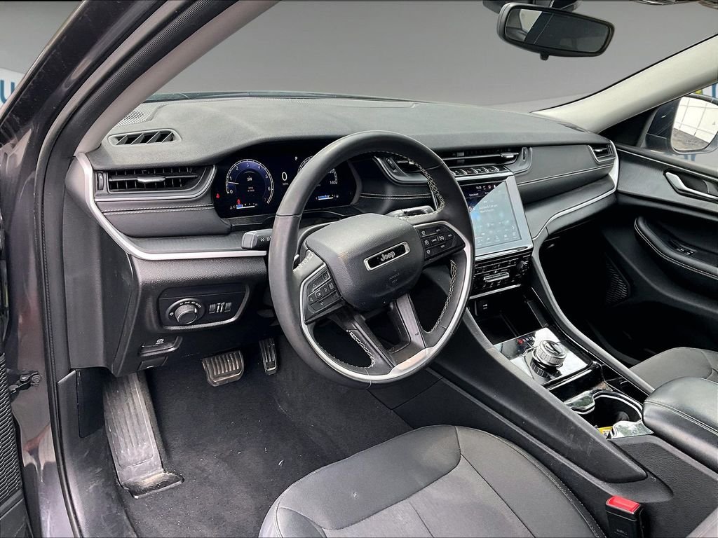Used 2023 Baltic Gray Metallic Clearcoat Jeep Laredo image 8