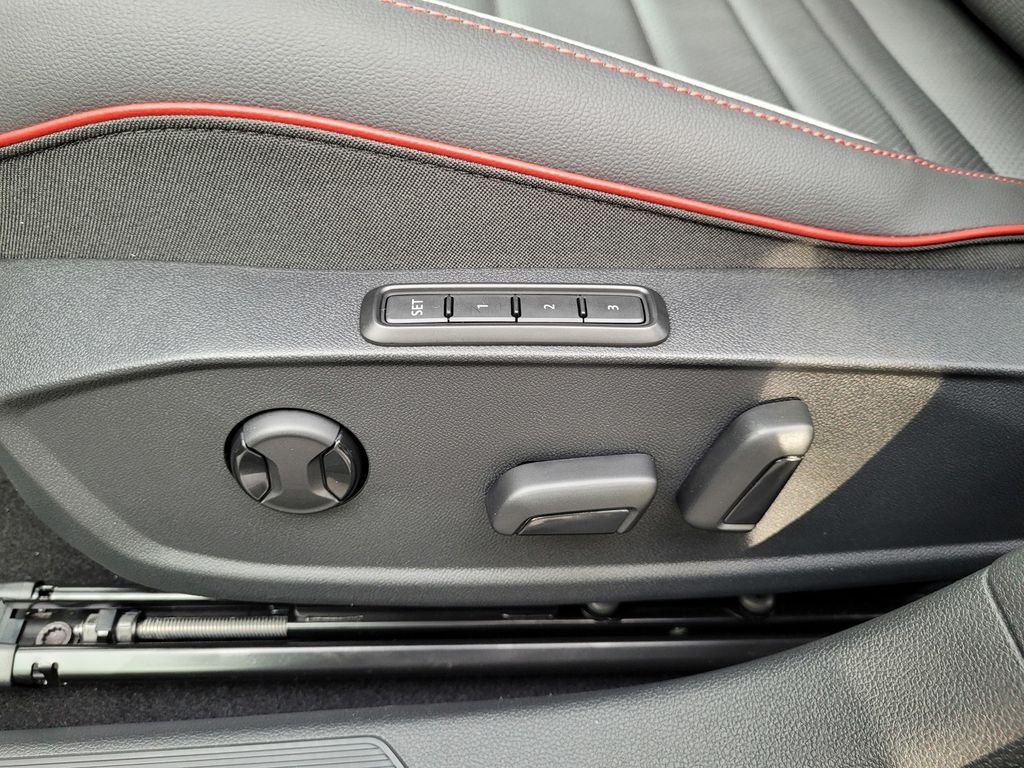 2024 Volkswagen Golf GTI SE - Photo 12