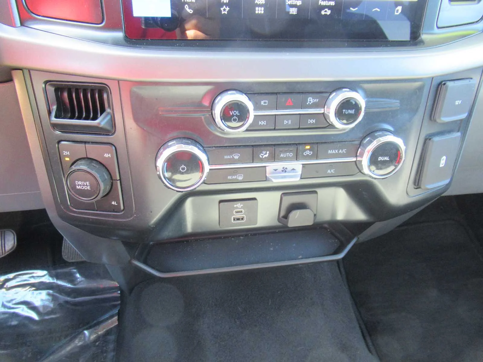 Certified Used 2025 Iconic Silver Ford XLT image 24