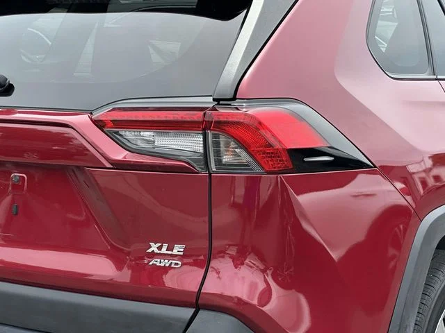 Used 2021 Red Toyota XLE Premium image 12