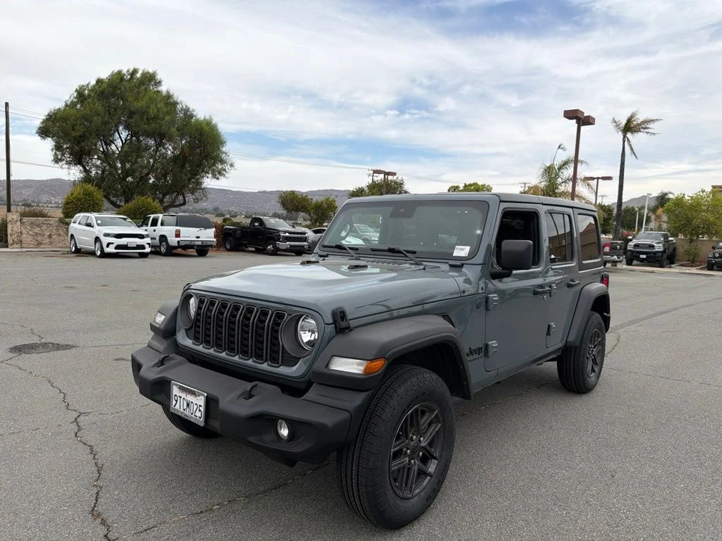 Used 2024 Gray Jeep Sport S image 9