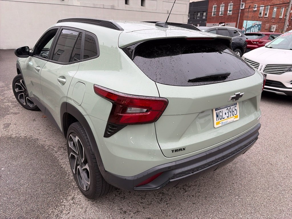 Used 2024 Cacti Green Chevrolet 2RS image 2