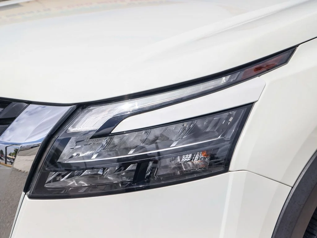 Used 2024 White Nissan S image 9