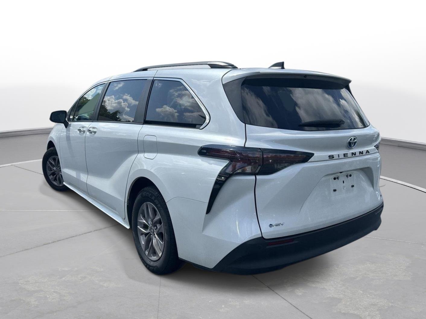 Used 2025 Wind Chill Pearl Toyota XLE image 8