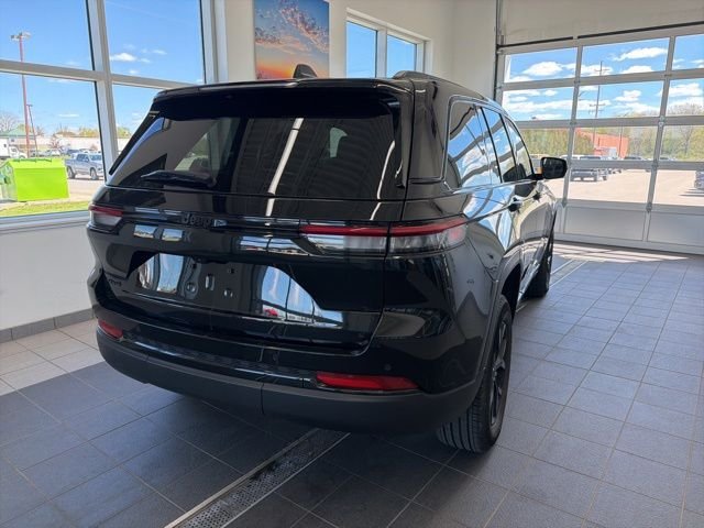 Used 2025 Black Jeep Altitude image 5