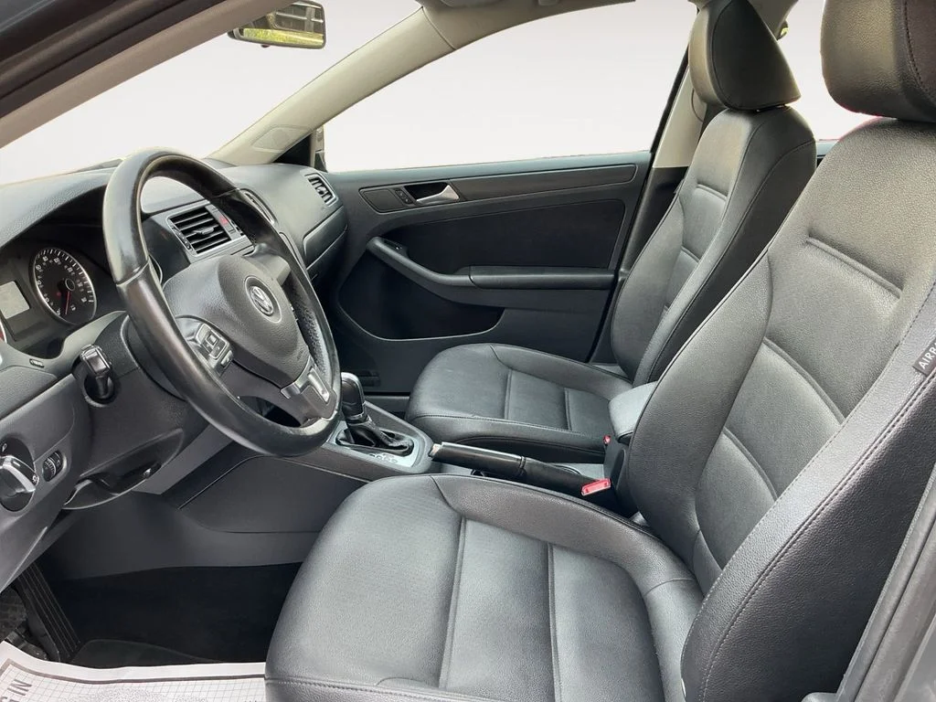 Used 2012 Gray Volkswagen 2.5L SE image 11
