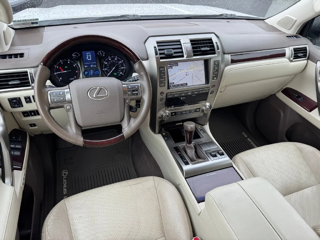 Used 2019 White Lexus 460 image 11