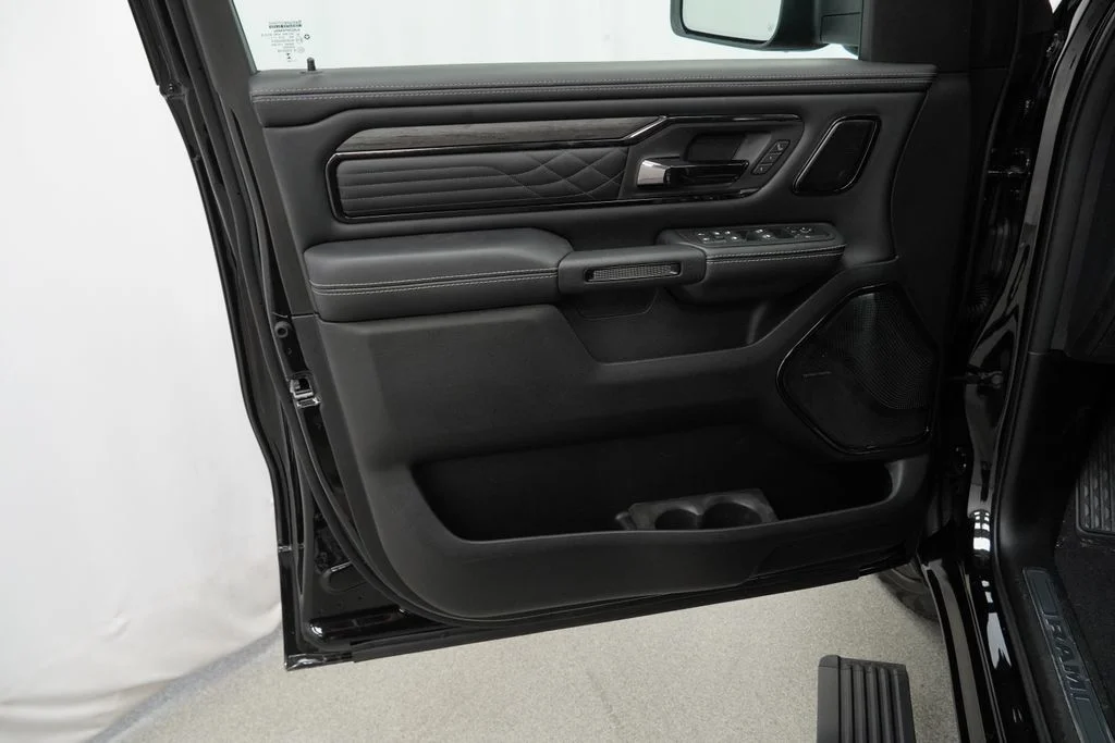 New 2026 Diamond Black Crystal Pearl-Coat Exterior Paint RAM Limited image 27