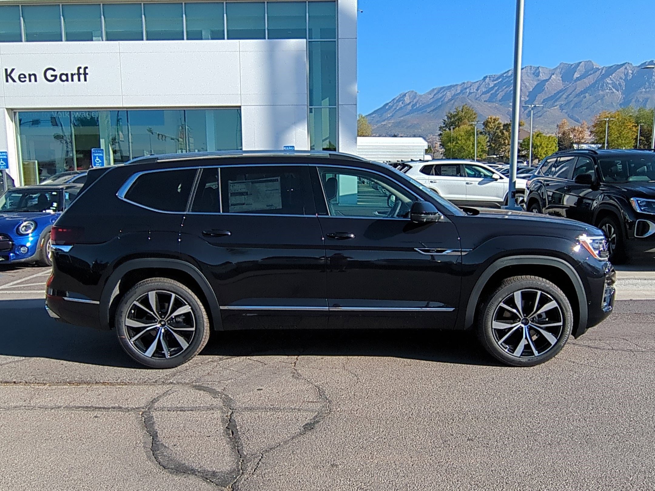 2026 Volkswagen Atlas SEL Premium R-Line - Photo 2