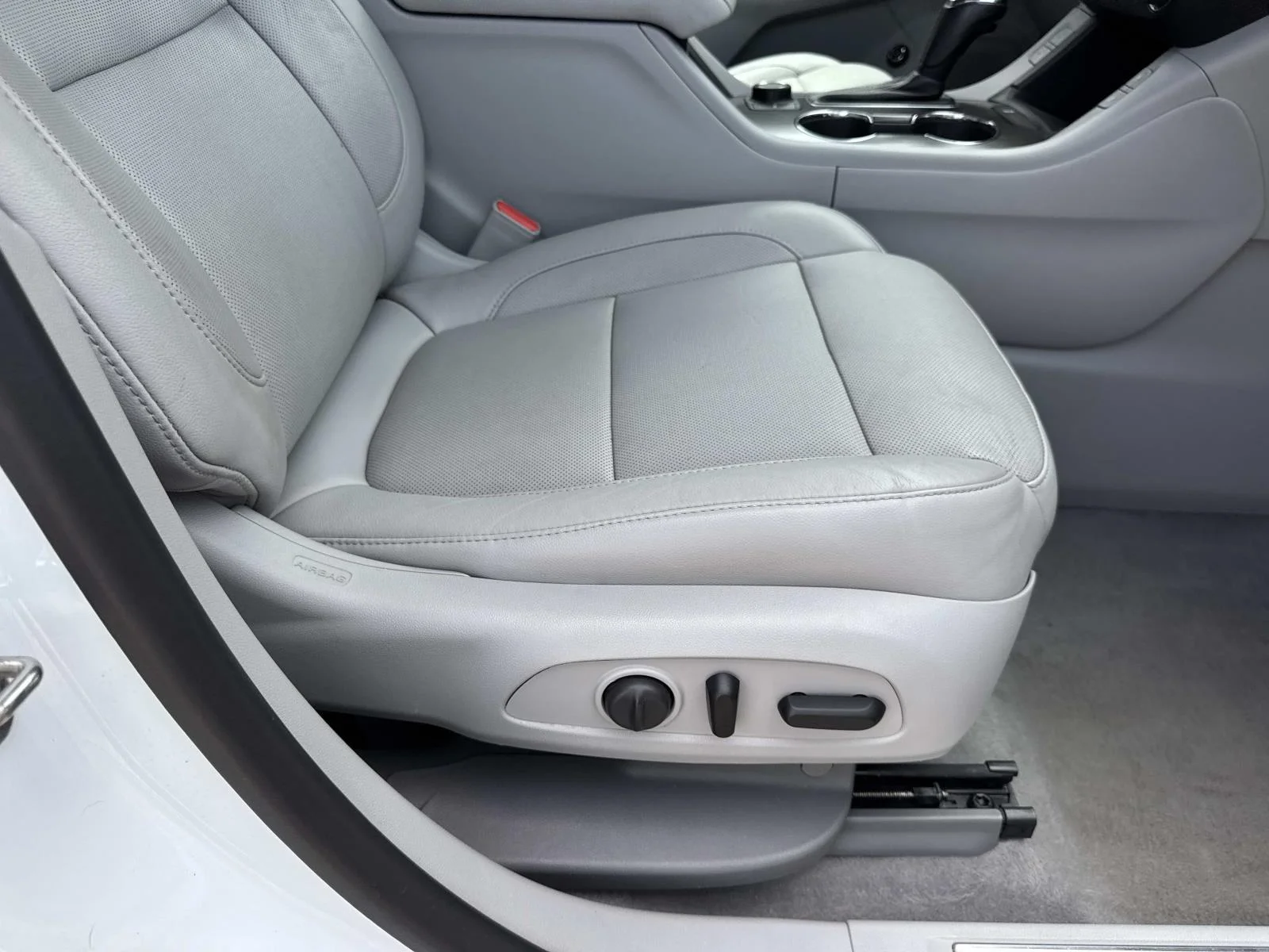 Used 2019 White GMC SLT image 11
