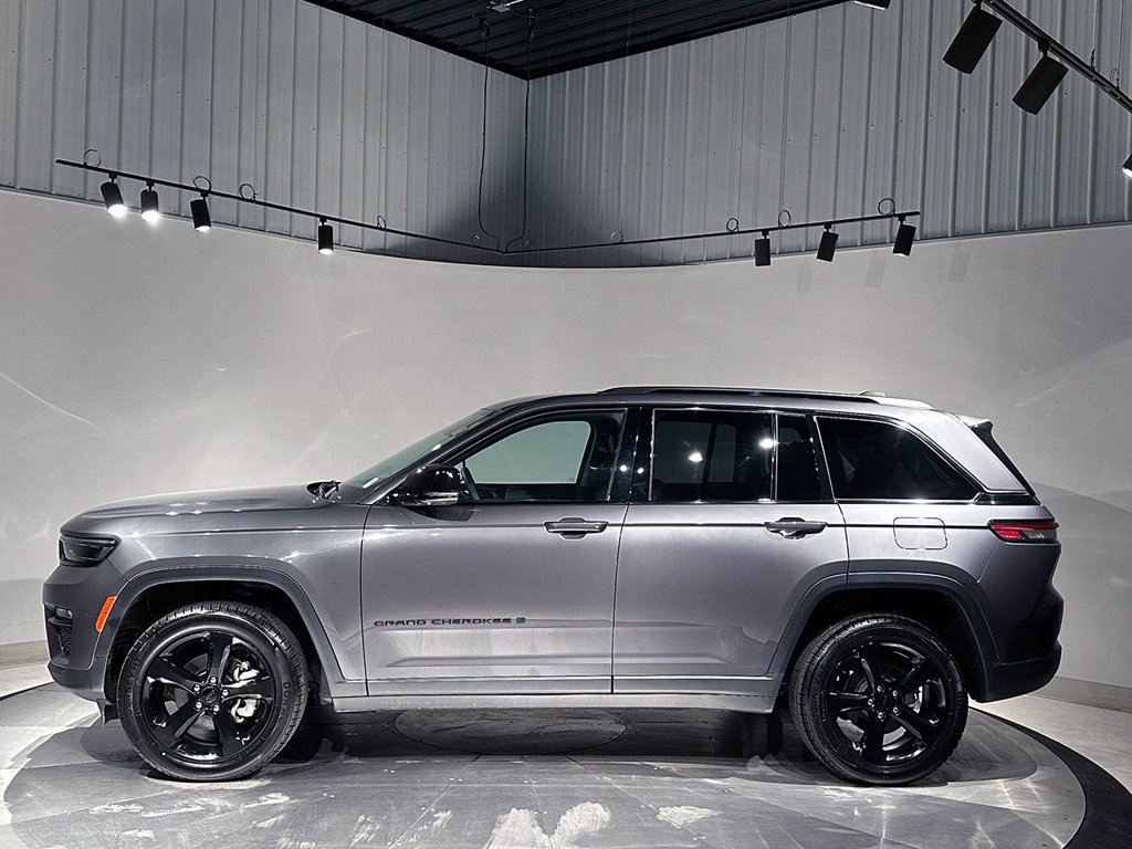Used 2023 Gray Jeep Limited image 16
