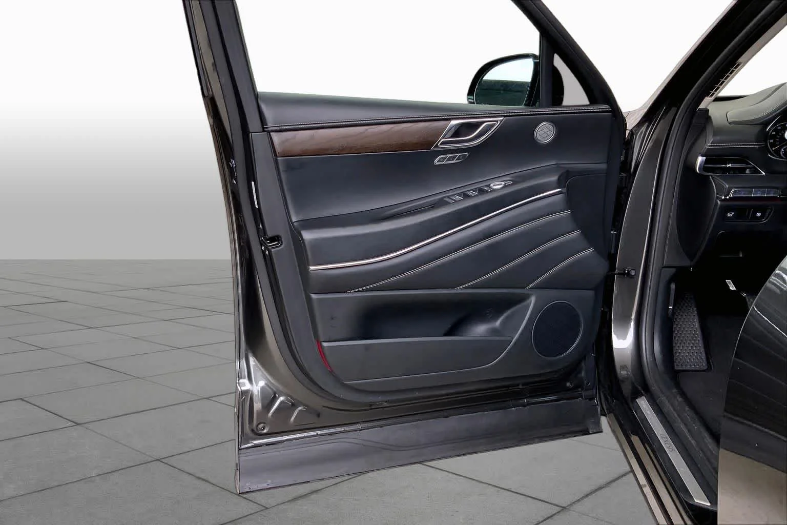 Used 2024 Makalu Gray Genesis  image 22