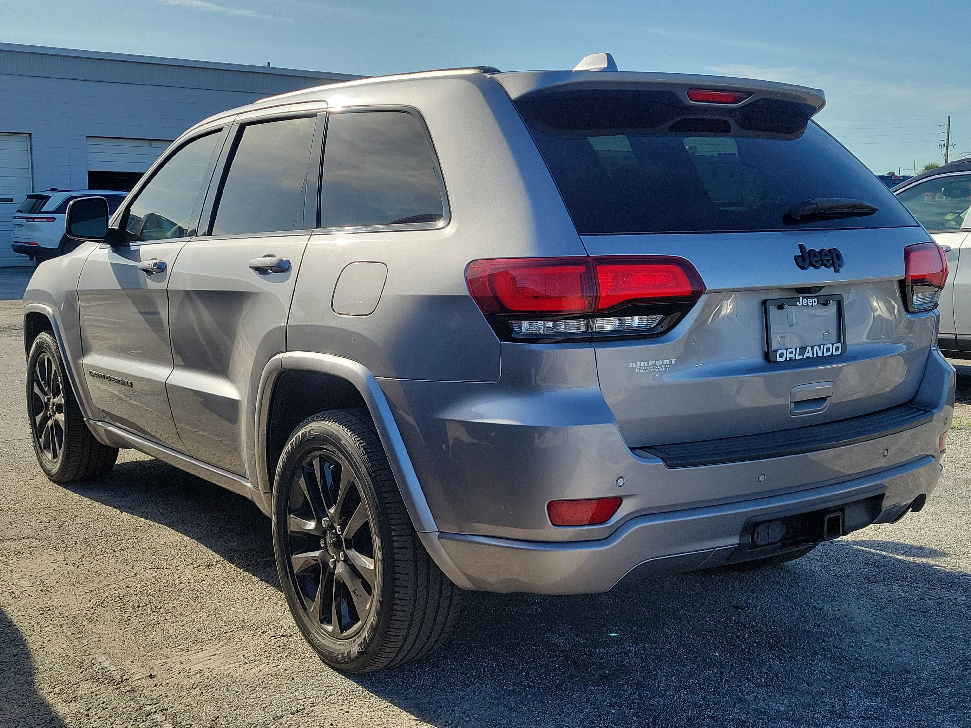 Used 2021 Billet Silver Metallic Clearcoat Jeep Laredo X image 4