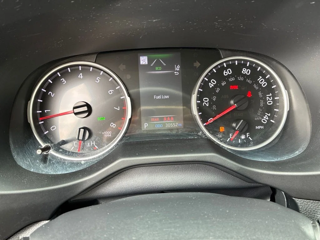 Used 2022 White Toyota XLE image 19