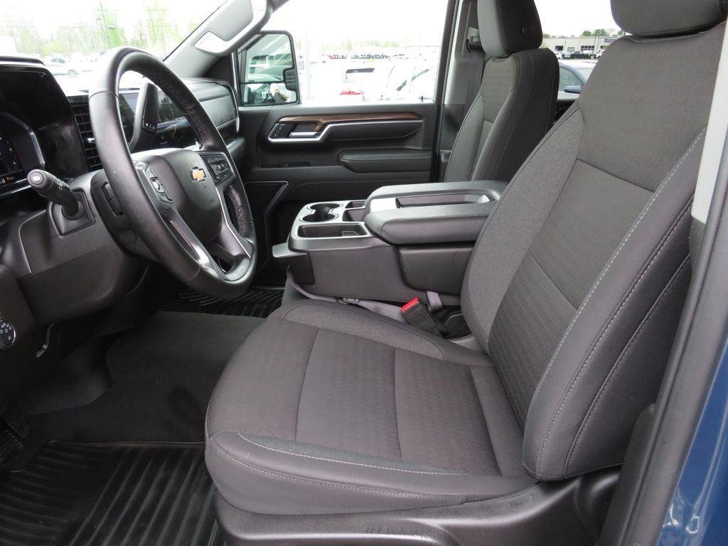 Used 2025 Lakeshore Blue Chevrolet LT image 18