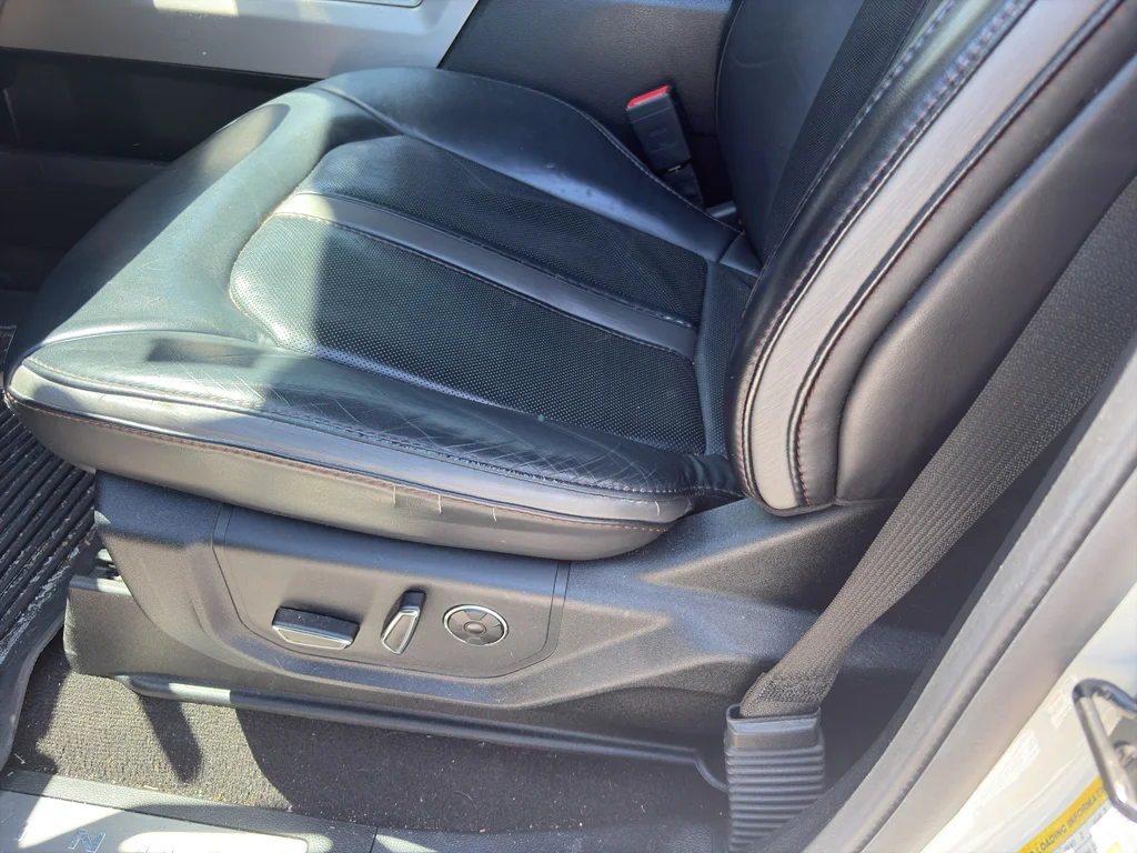 Used 2020 Star White Ford Platinum image 4