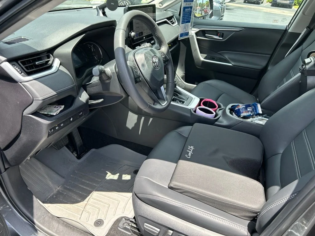 Used 2025 Gray Toyota XLE Premium image 9