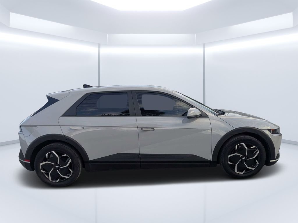 Used 2024 Gray Hyundai SE image 2