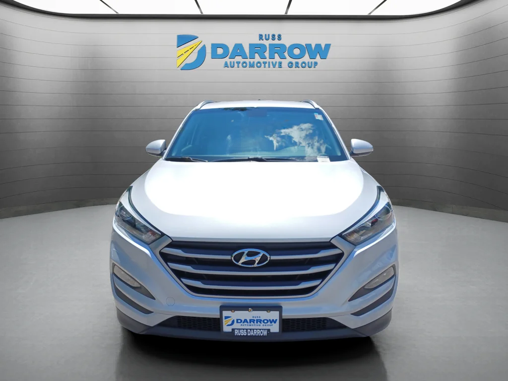 Used 2017 Silver Hyundai SE image 8