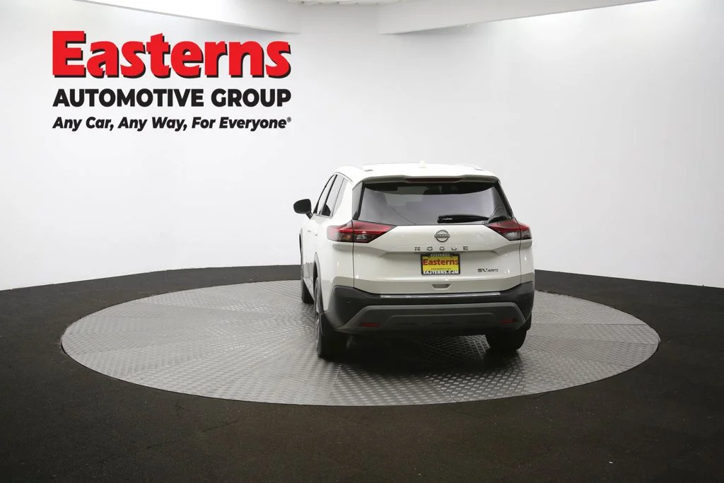 Used 2022 White Nissan SV image 38