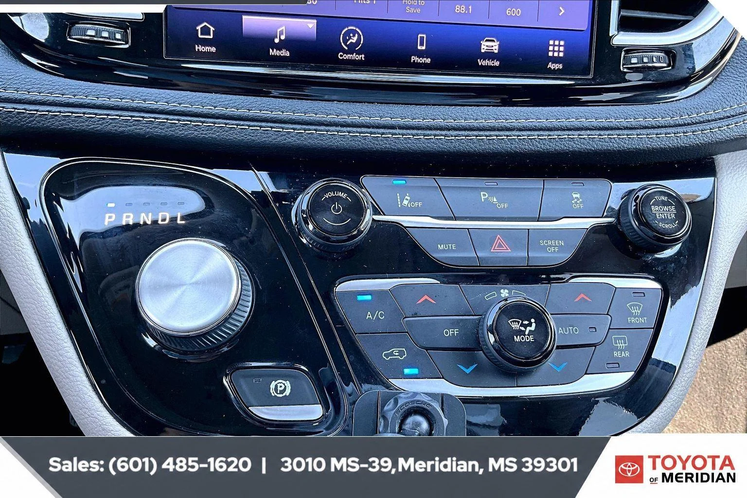 Used 2022 Ceramic Gray Clearcoat Chrysler Hybrid Touring L image 23