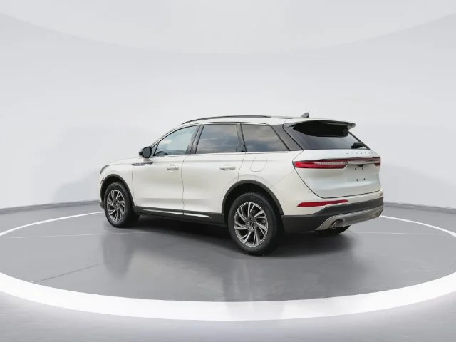 Used 2026 White Lincoln Premiere image 6