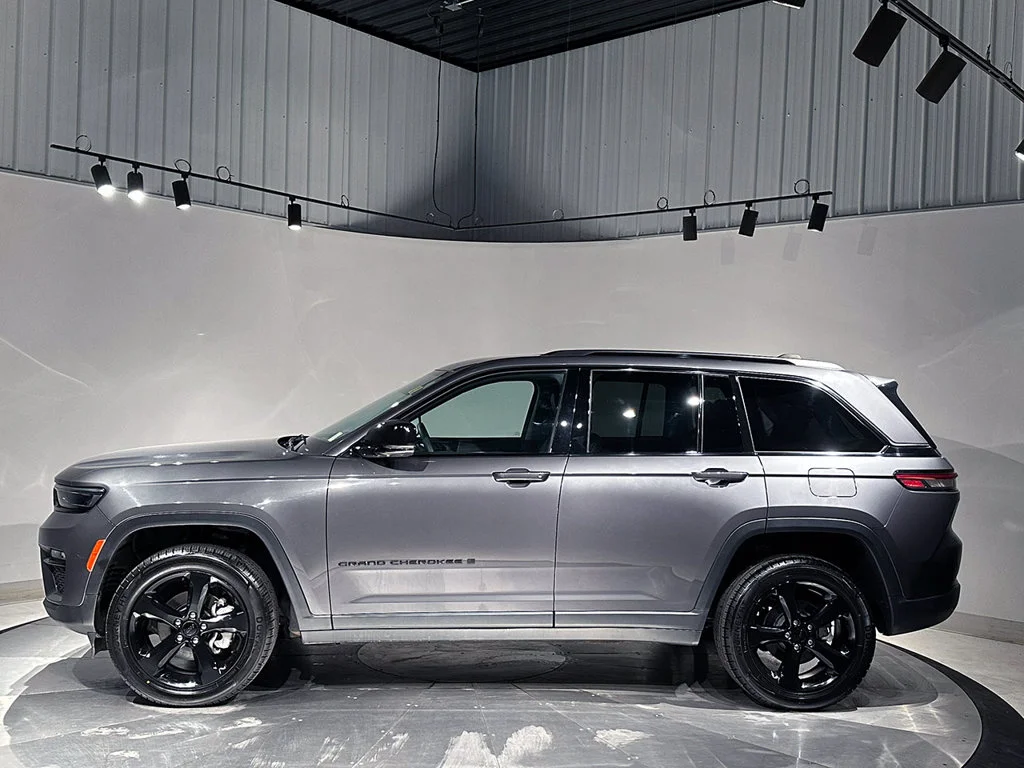 Used 2023 Gray Jeep Limited image 16