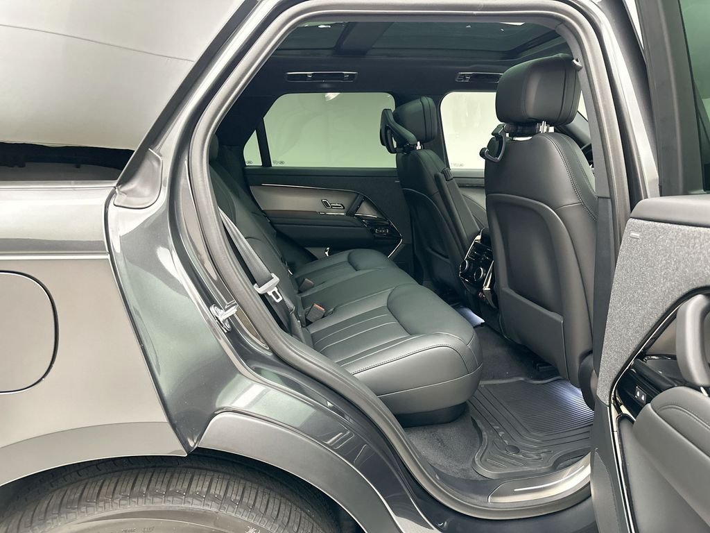 New 2027 Carpathian Grey Land Rover Dynamic SE image 7