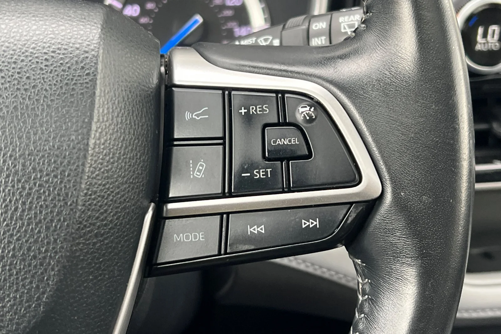 Used 2022 Moon Dust Toyota Hybrid XLE image 29