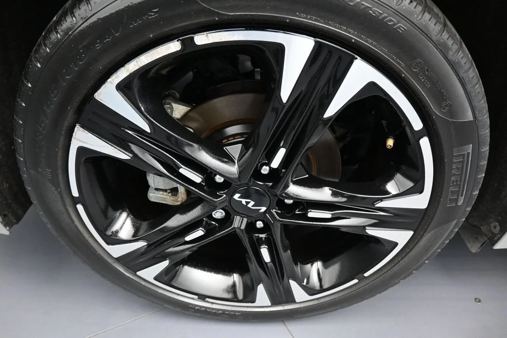 Used 2023 Wolf Gray Kia GT-Line image 39