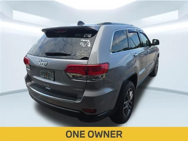 Used 2019 Silver Jeep Limited image 3