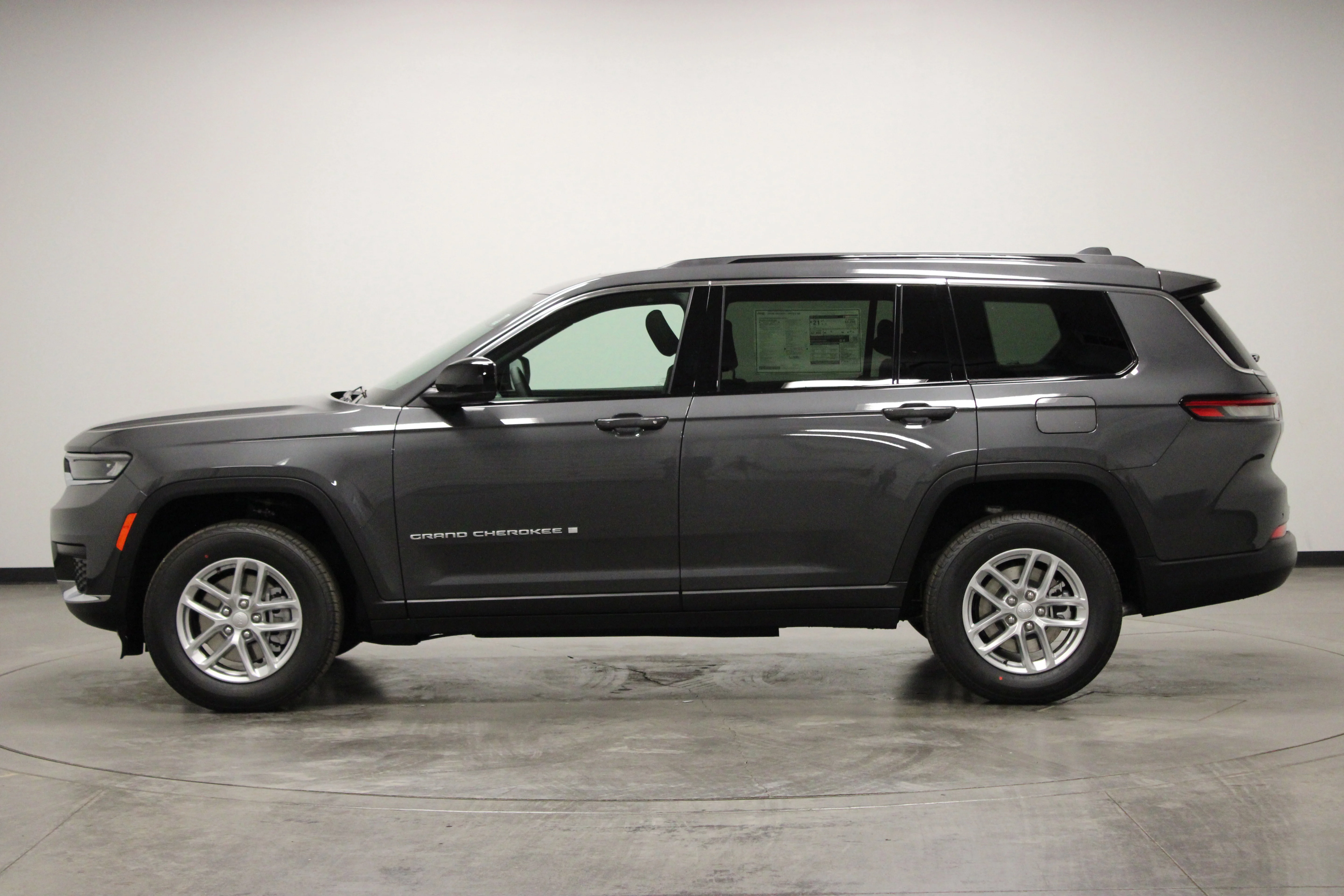 New 2026 Baltic Gray Metallic Clear-Coat Exterior Paint Jeep Laredo X image 5