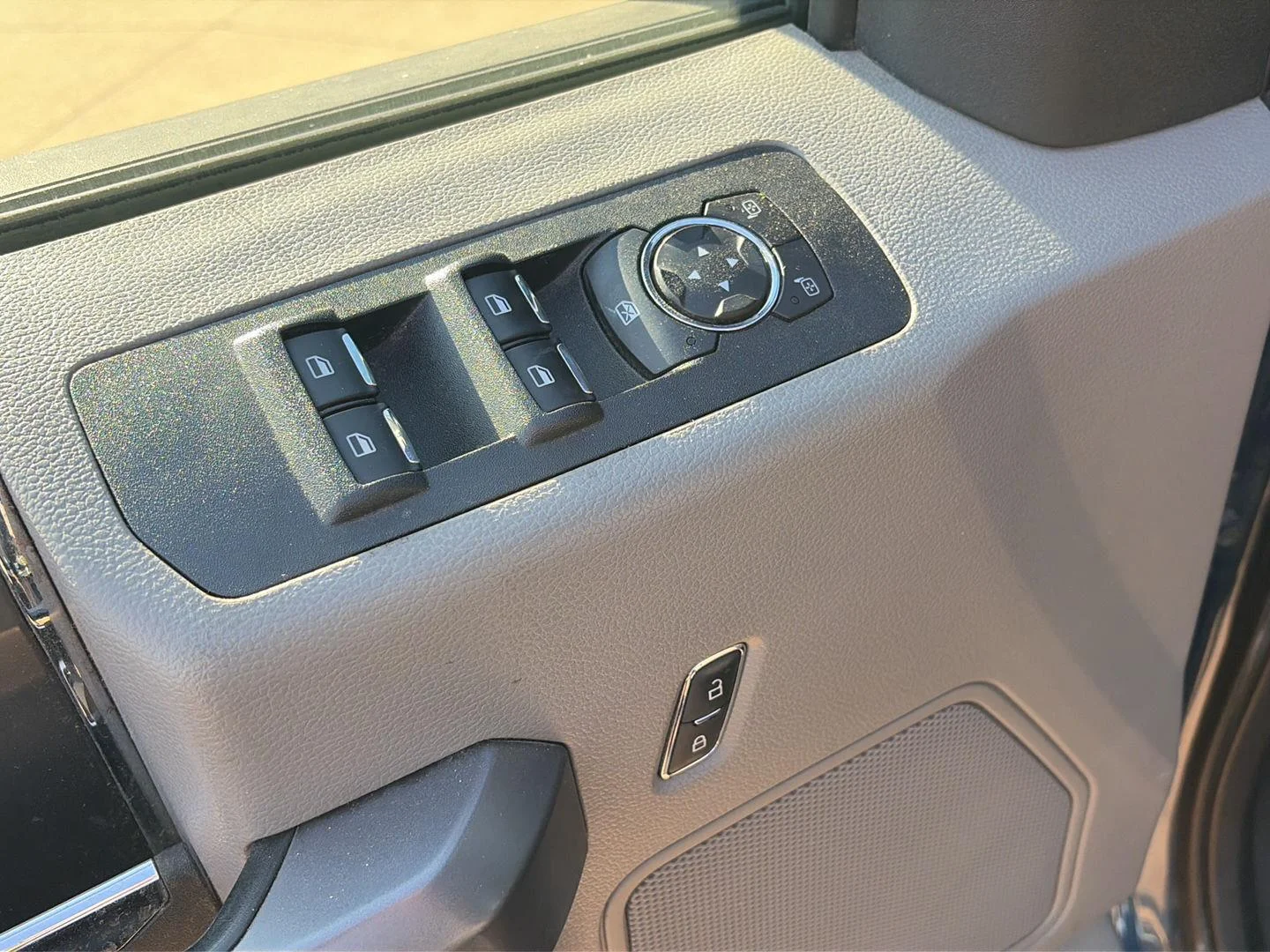 Used 2019 Blue Ford XL image 10