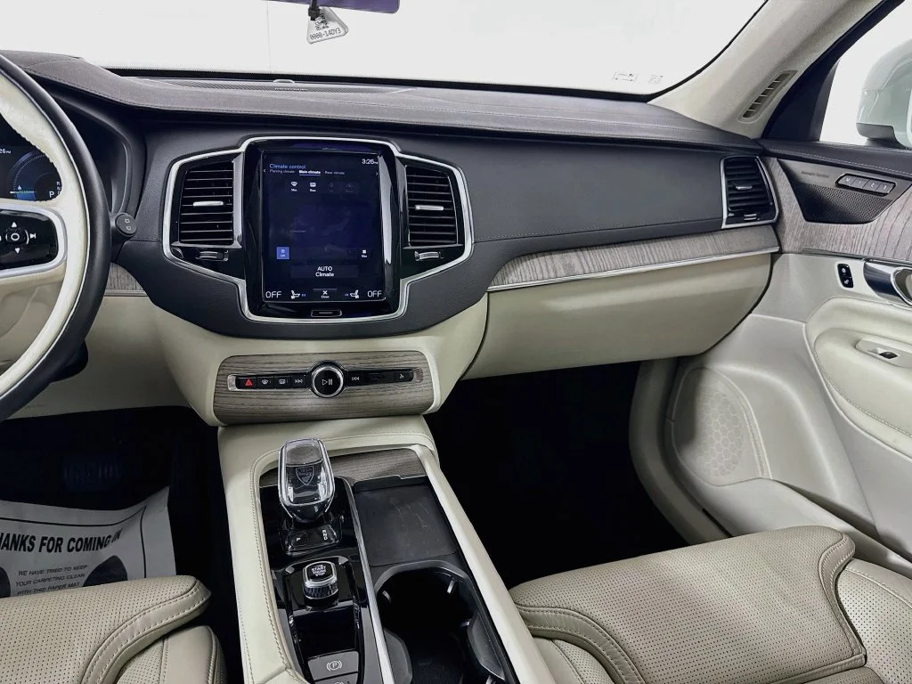Used 2022 White Volvo T8 Inscription 6 Passenger image 29