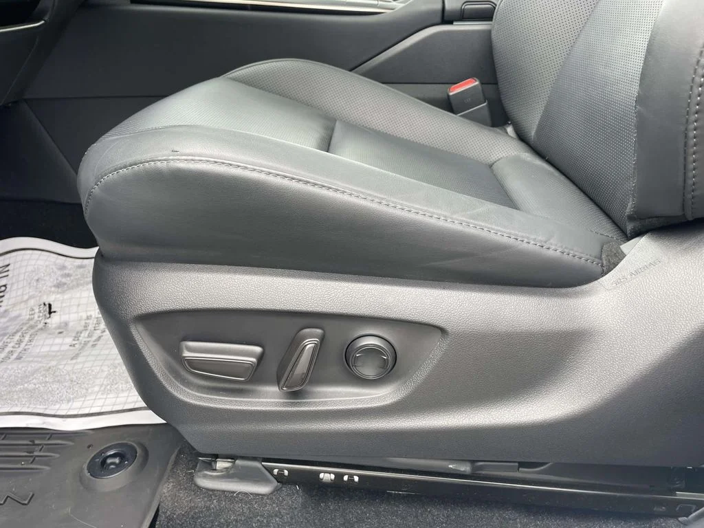 2023 Toyota Crown Limited - Photo 10