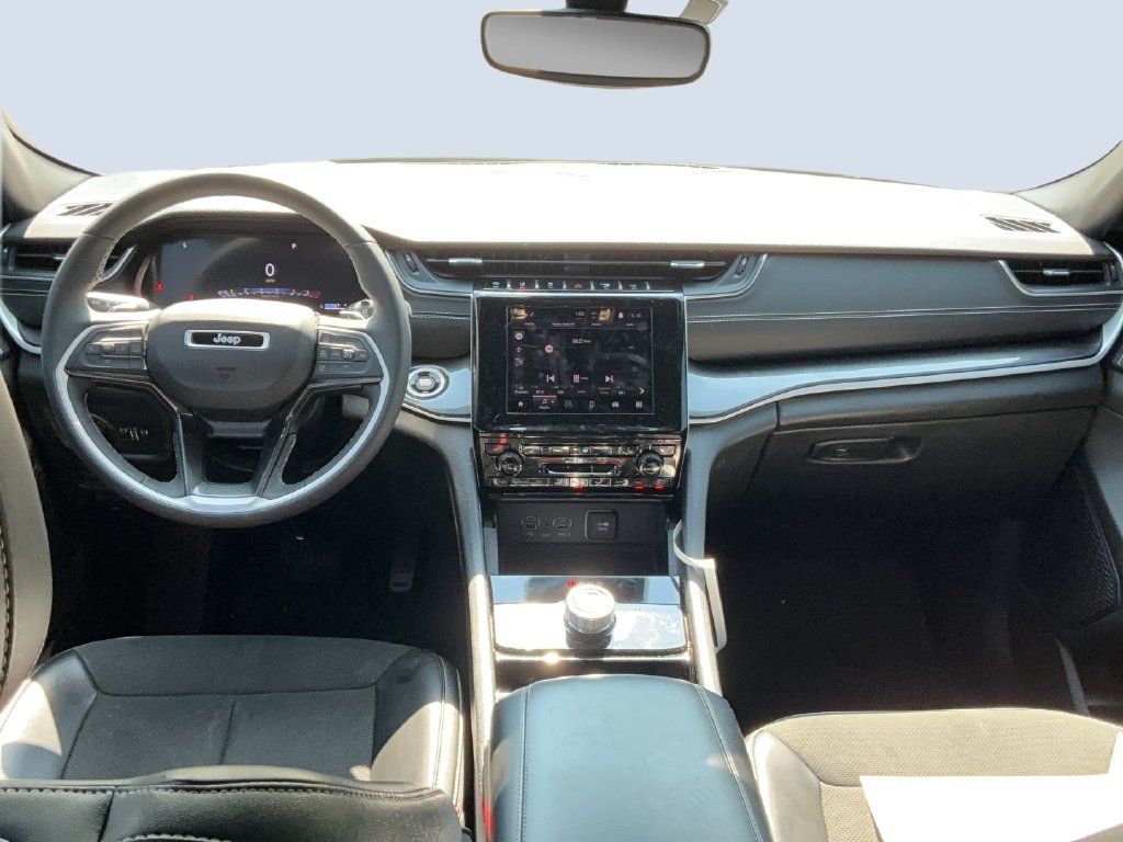 Used 2023 White Jeep Altitude image 10