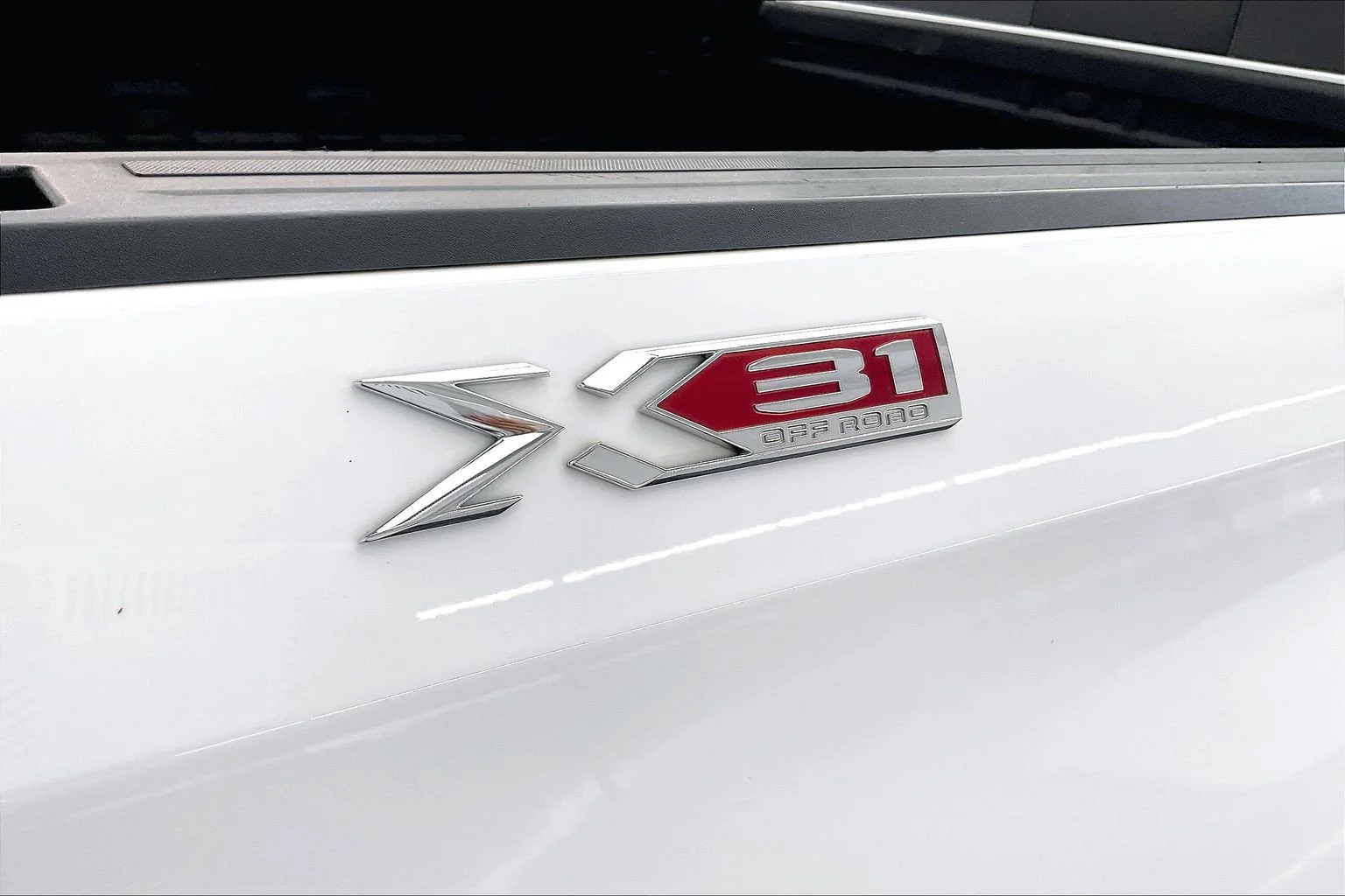Used 2022 Summit White GMC SLT image 7