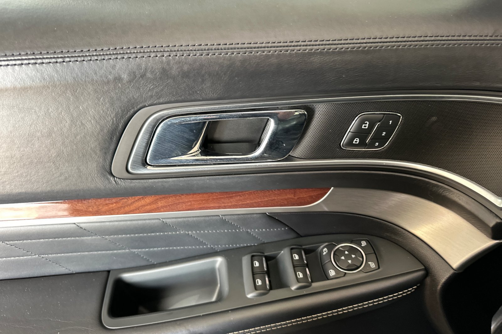 Used 2018 Gray Ford Platinum image 10
