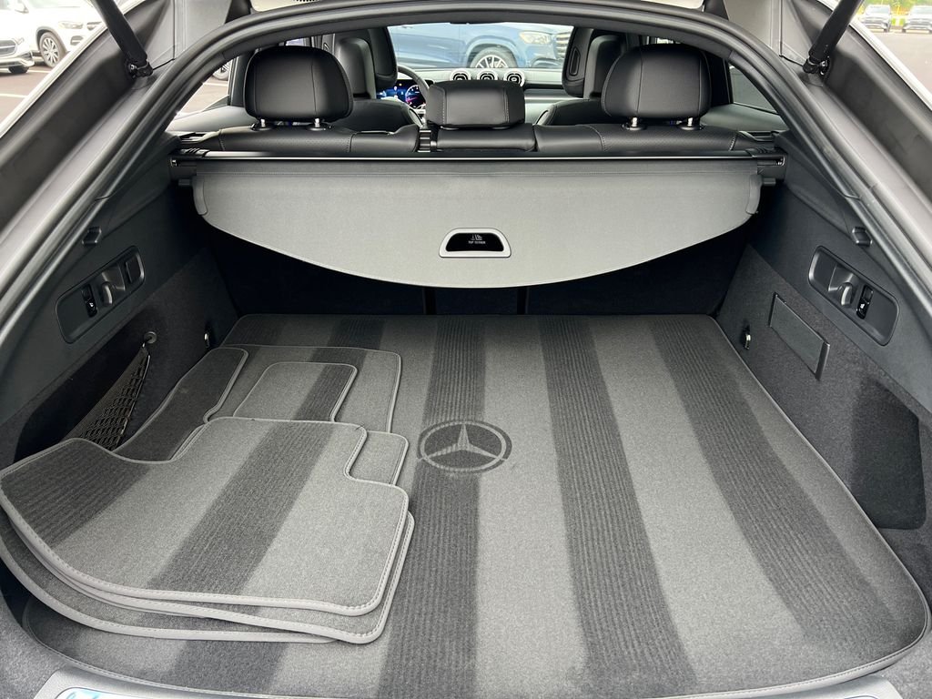 New 2026 Polar White Mercedes-Benz GLC300 image 7