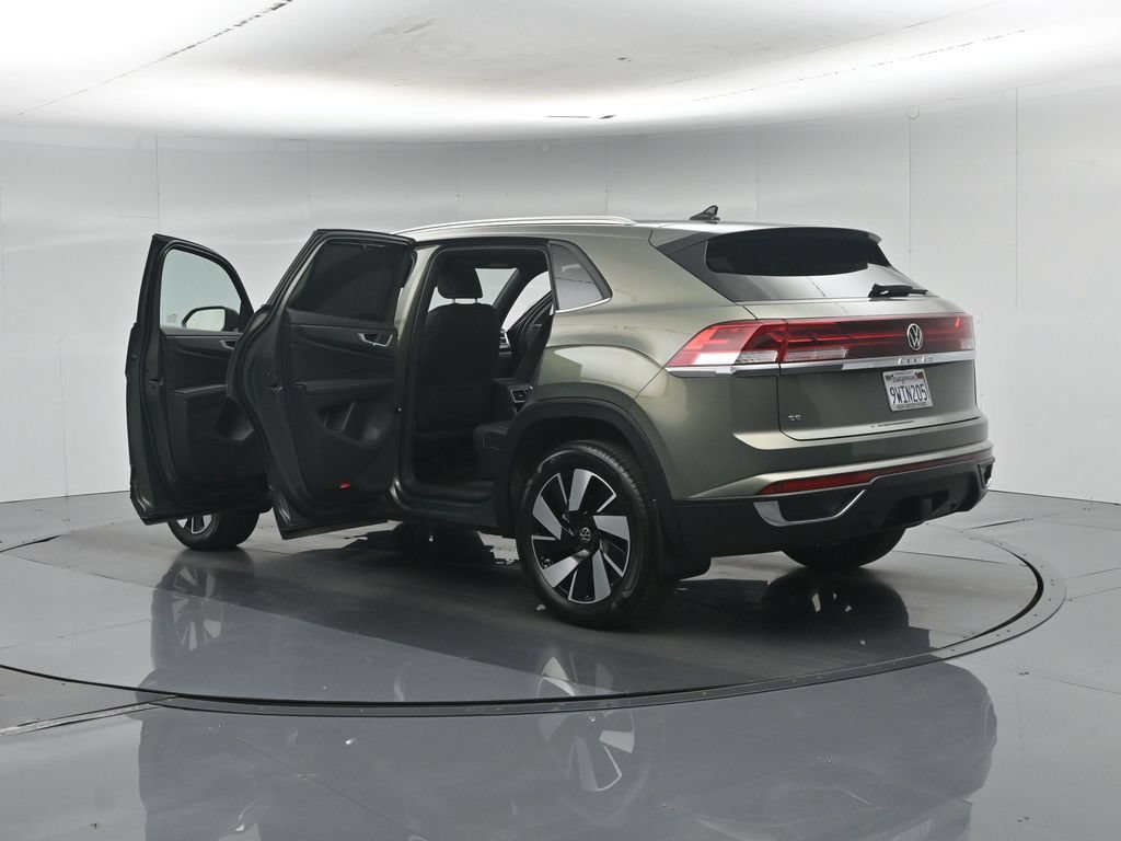 Used 2026 Green Volkswagen SE w/Technology image 36
