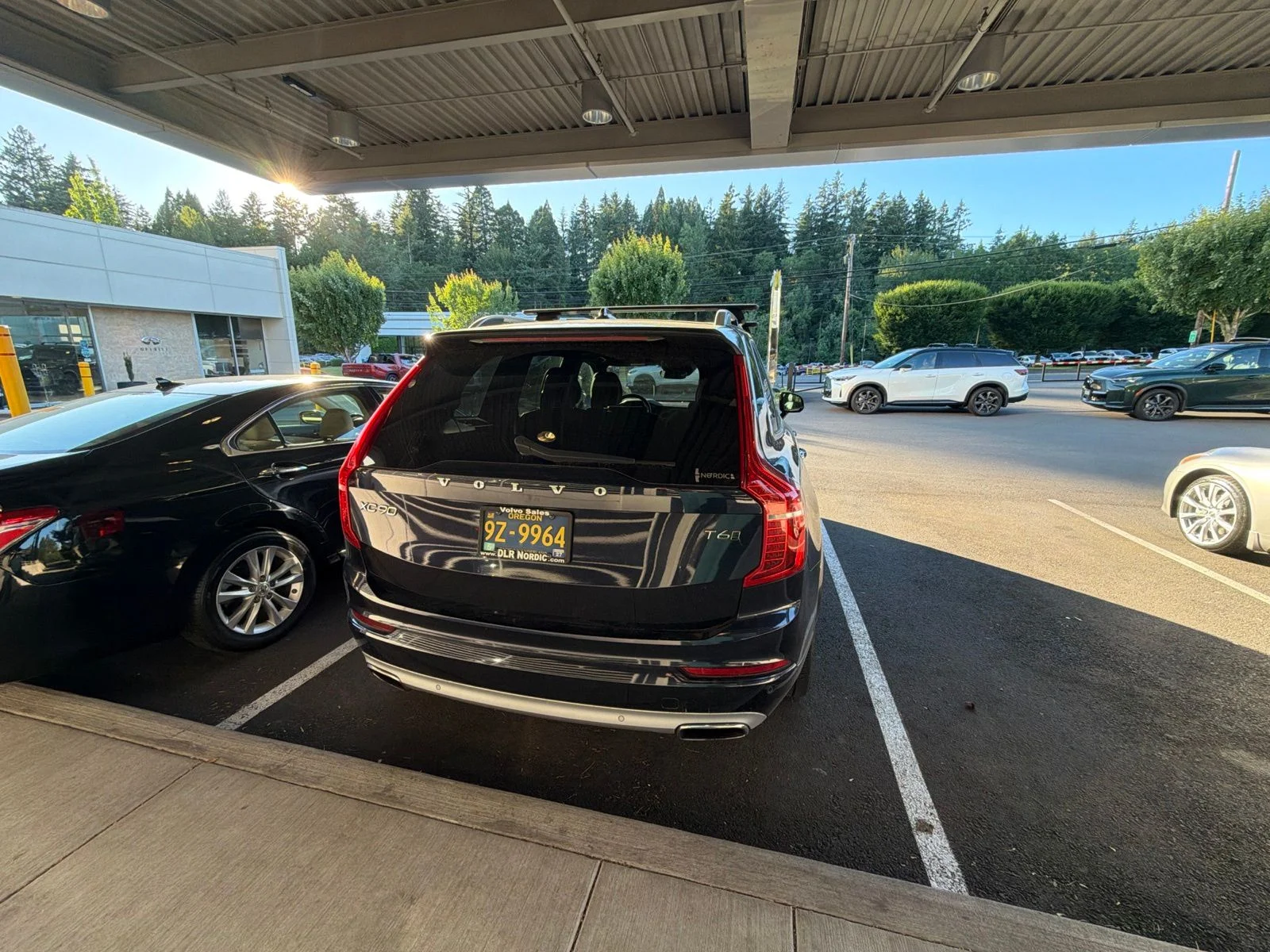 Used 2019 Blue Volvo T6 Momentum image 6