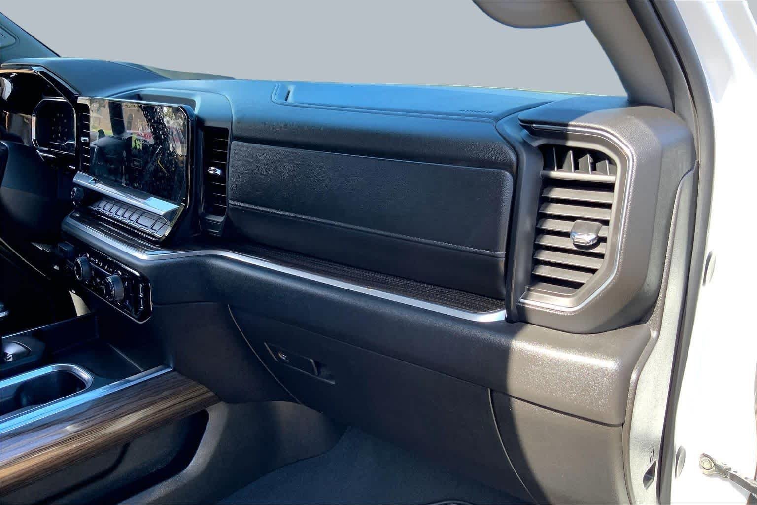 Used 2025 Summit White Chevrolet RST image 19