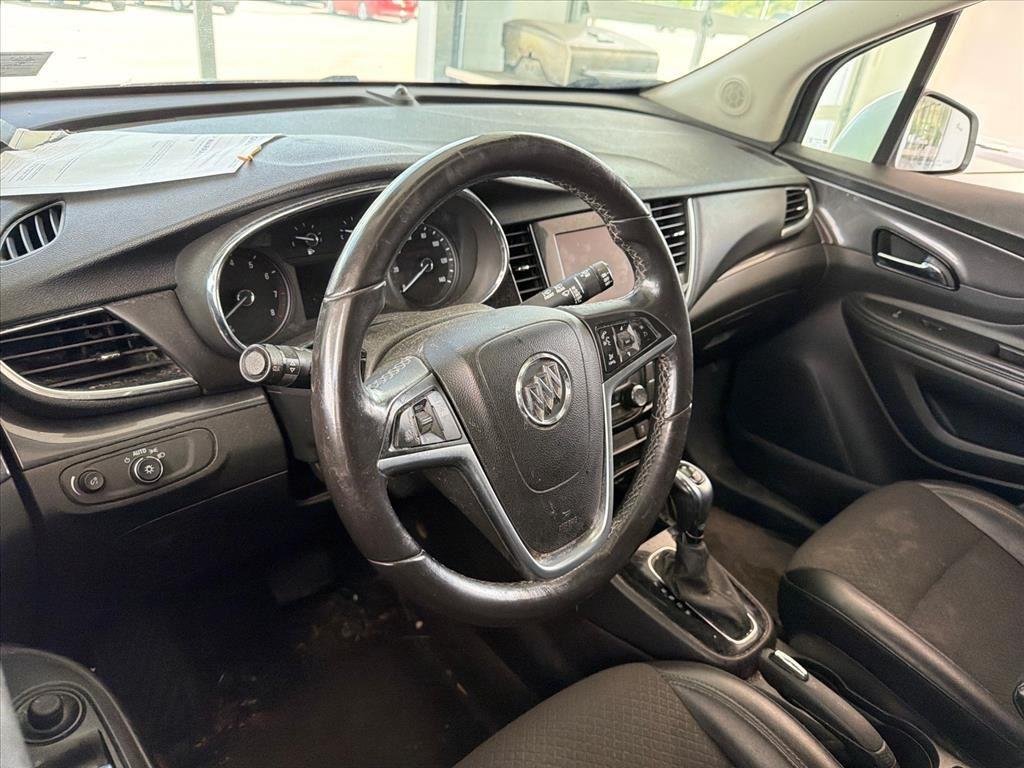 Used 2022 Summit White Buick Preferred image 6