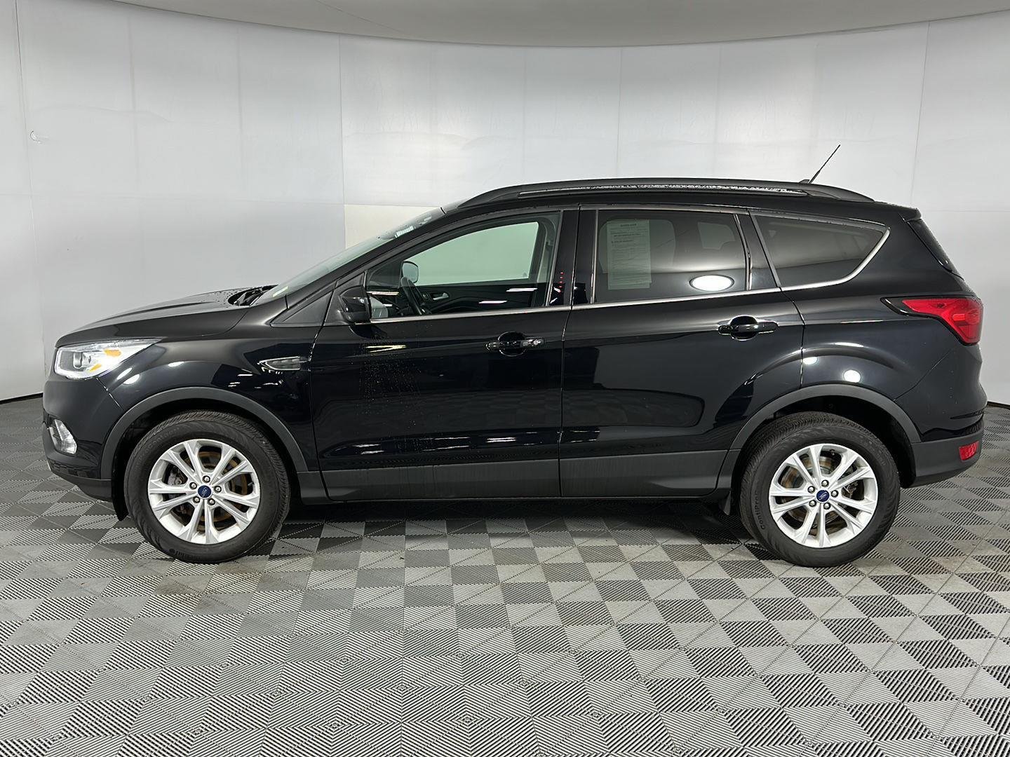 Used 2019 Black Metallic Ford SEL image 4