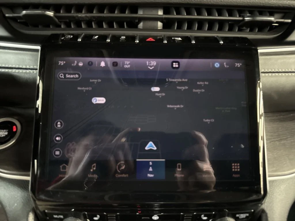 Used 2023 Velvet Jeep Limited image 31