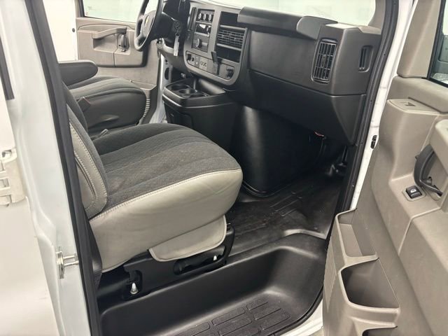 2024 Chevrolet Express Cargo Work Van - Photo 26