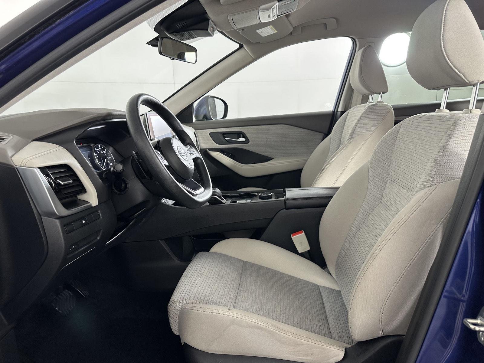 Used 2021 Caspian Blue Metallic Nissan SV image 19