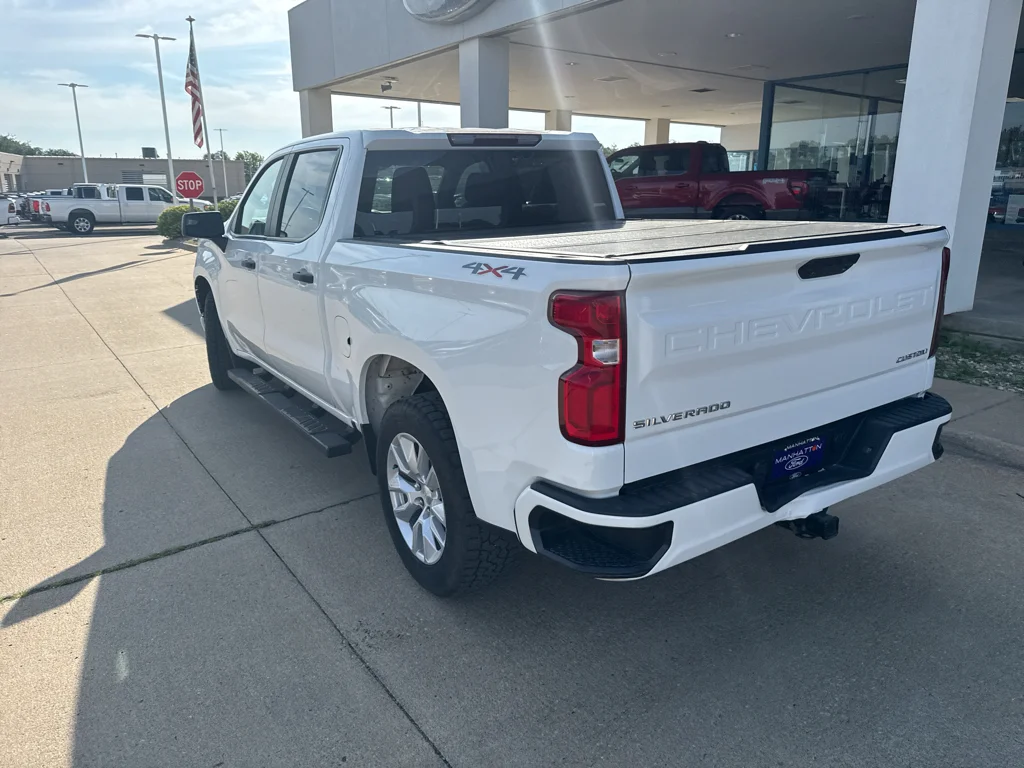 Used 2021 Summit White Chevrolet Custom image 7