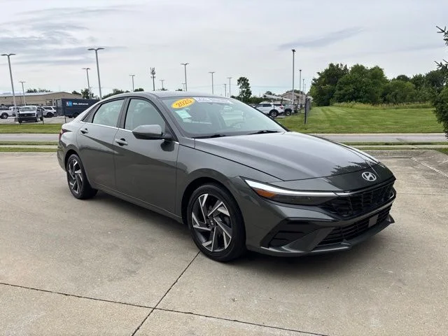 Used 2025 Amazon Gray Hyundai SEL Convenience image 33